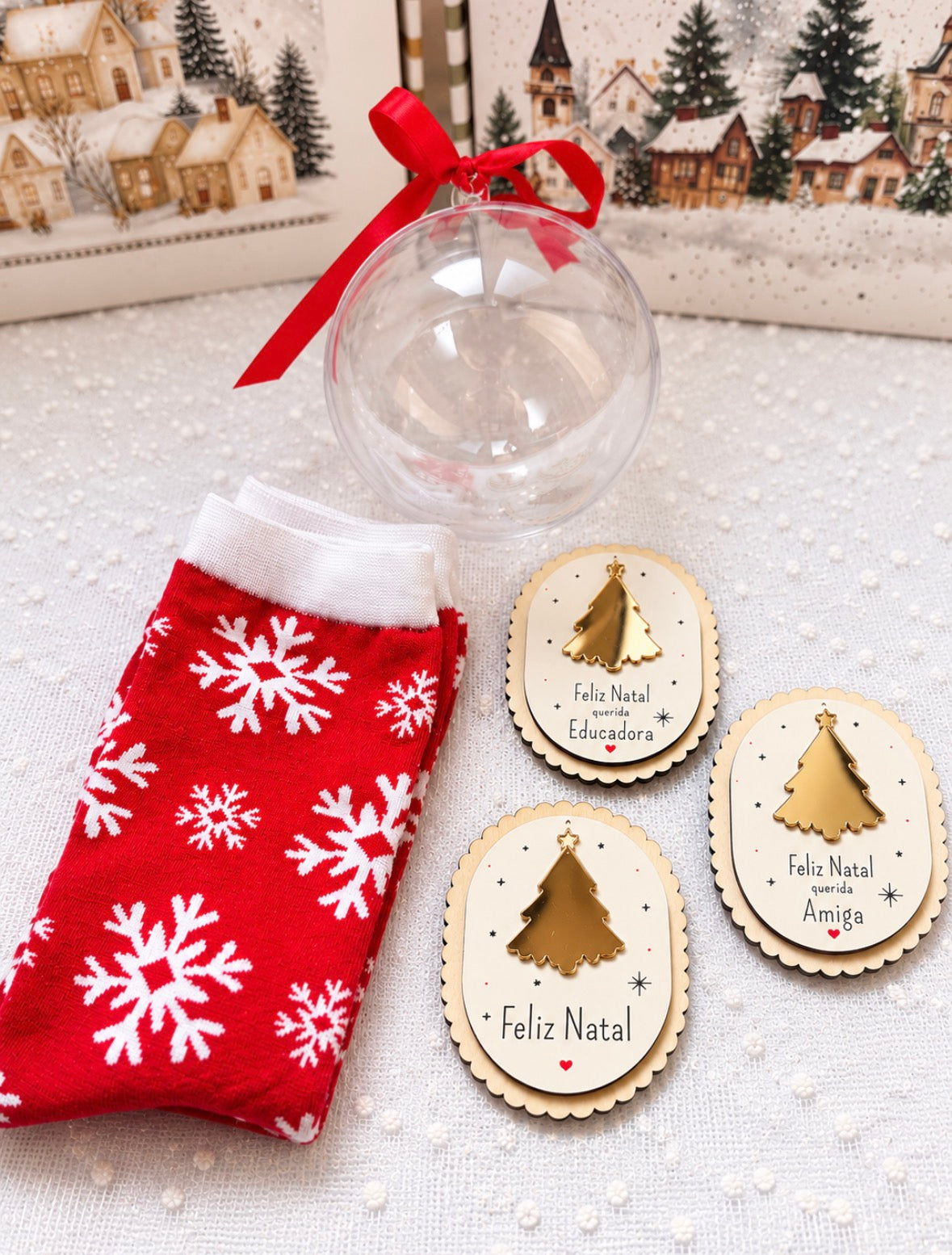 Bola de Natal Personalizada com Meia Natalícia e Íman de Madeira